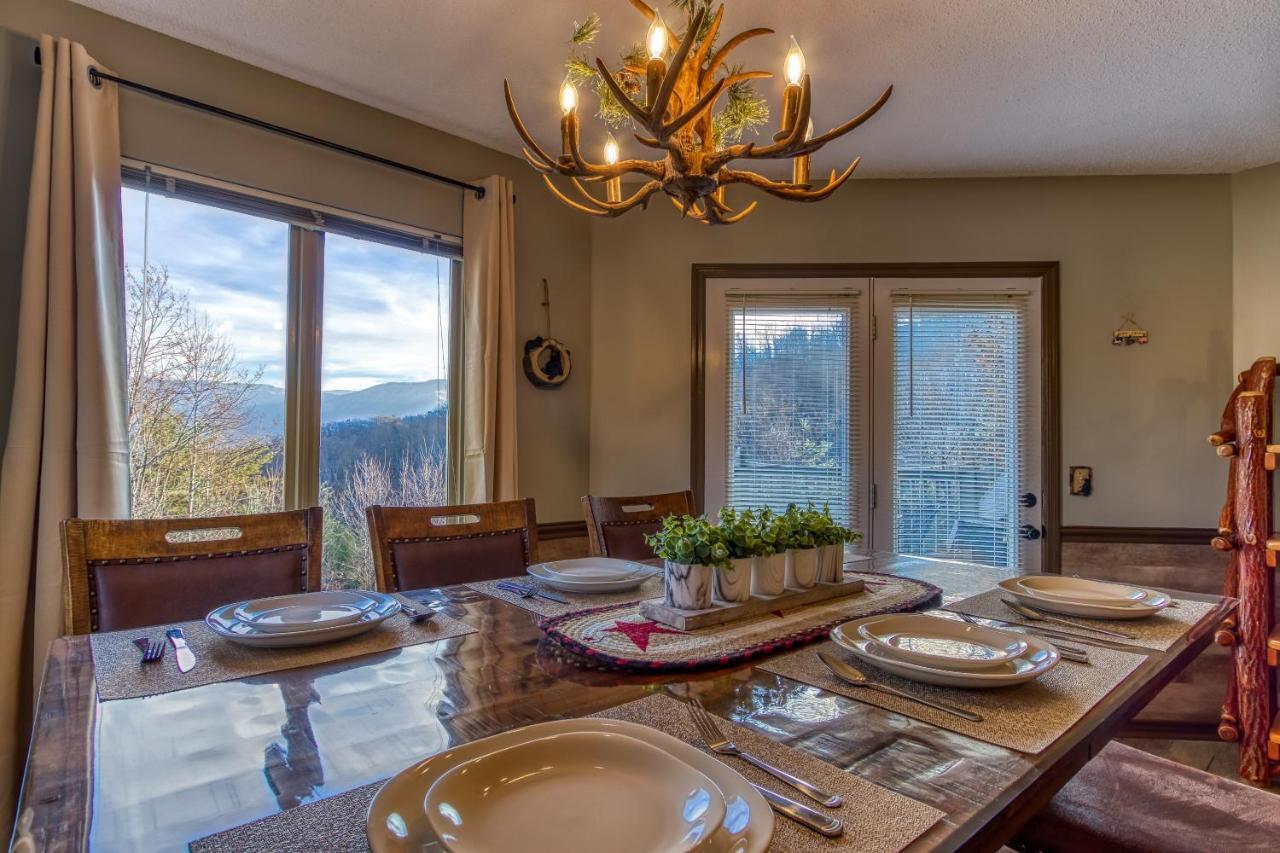 3 Decks, Mtn Views! Tree Tops By Honeybearcabins - Luxury Rain Showers, 3 King Suites, Xl Hottub, Fireplace, Bear Sightings 개틀린버그 외부 사진