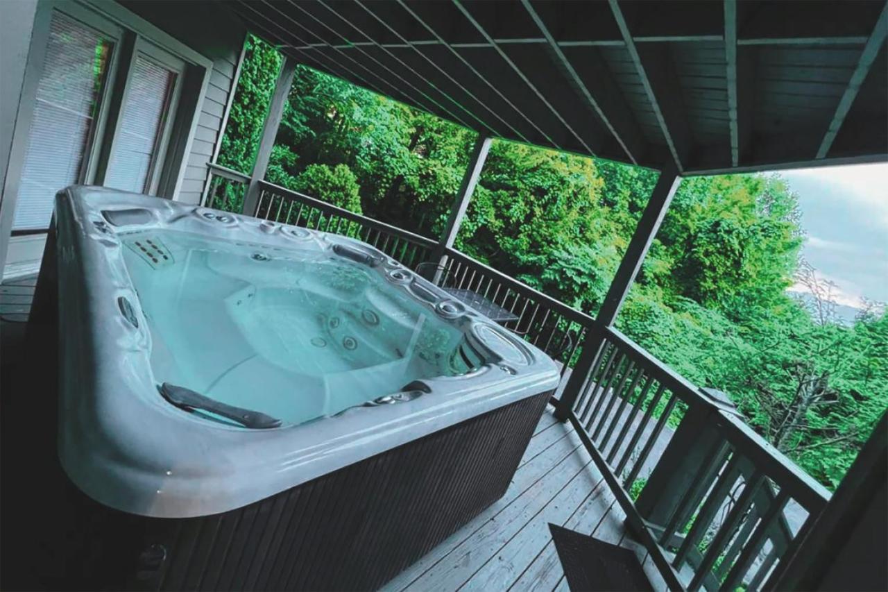 3 Decks, Mtn Views! Tree Tops By Honeybearcabins - Luxury Rain Showers, 3 King Suites, Xl Hottub, Fireplace, Bear Sightings 개틀린버그 외부 사진