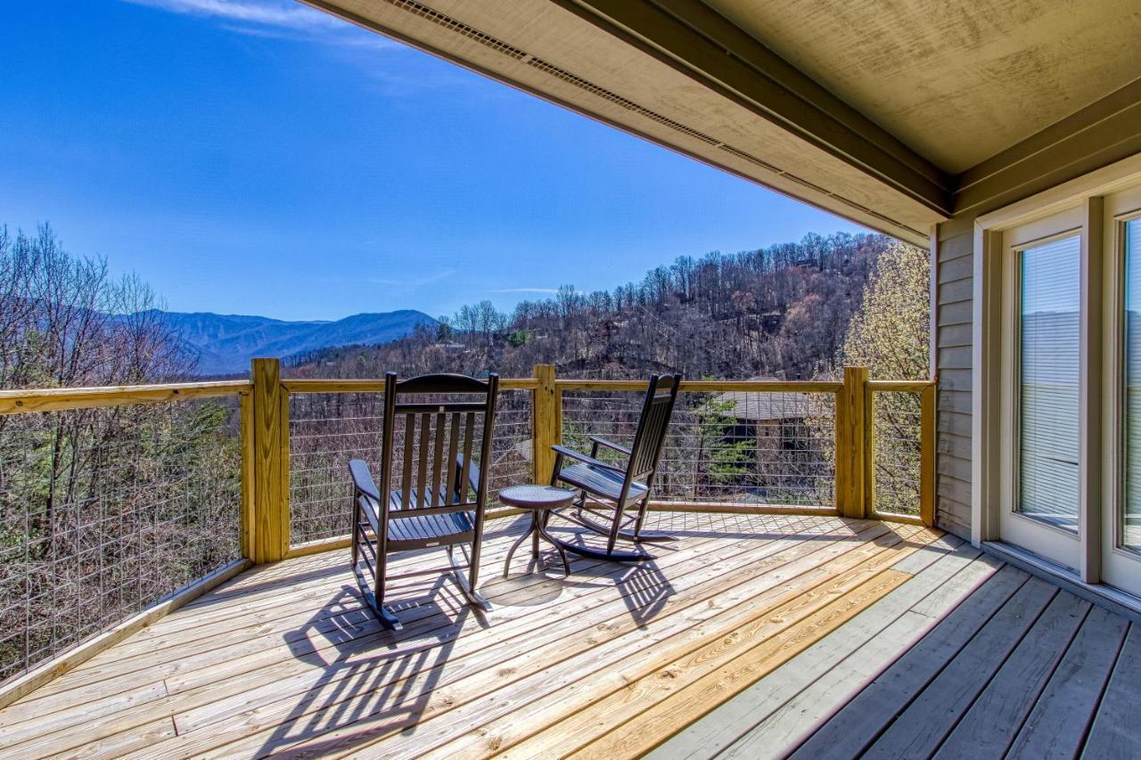 3 Decks, Mtn Views! Tree Tops By Honeybearcabins - Luxury Rain Showers, 3 King Suites, Xl Hottub, Fireplace, Bear Sightings 개틀린버그 외부 사진