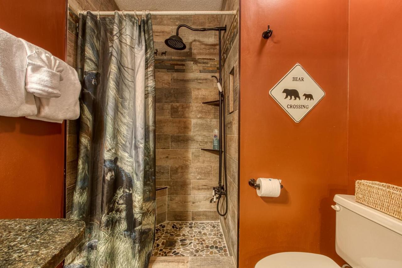 3 Decks, Mtn Views! Tree Tops By Honeybearcabins - Luxury Rain Showers, 3 King Suites, Xl Hottub, Fireplace, Bear Sightings 개틀린버그 외부 사진
