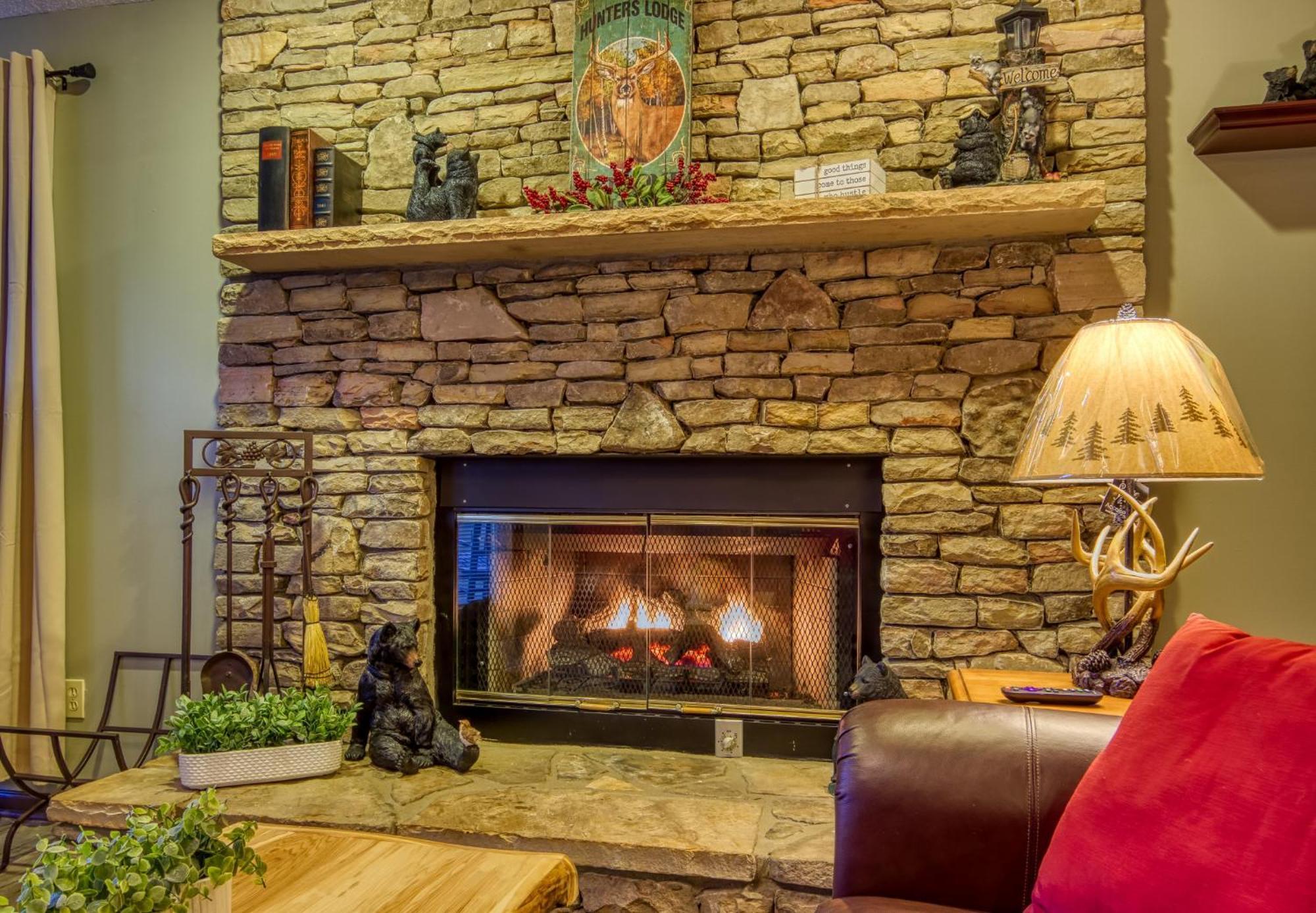 3 Decks, Mtn Views! Tree Tops By Honeybearcabins - Luxury Rain Showers, 3 King Suites, Xl Hottub, Fireplace, Bear Sightings 개틀린버그 외부 사진